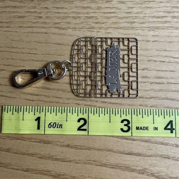 La Mer Skin Care Charm Clip On Gold Tone Designer Logo Advertising Accessory - Picture 5 of 5